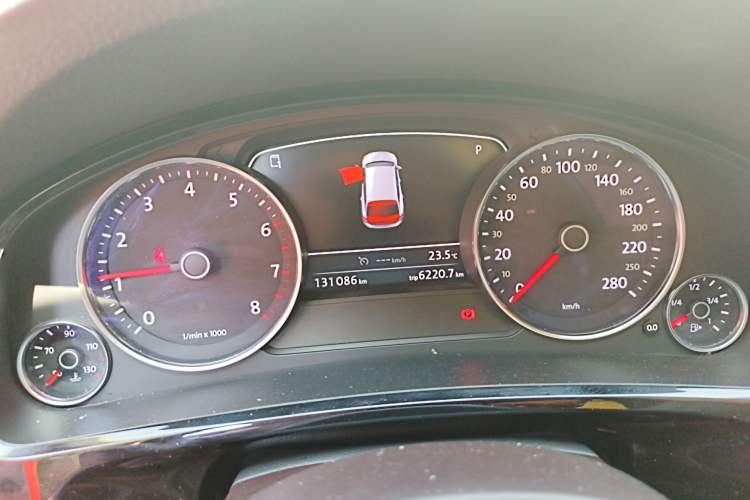 Used Volkswagen Touareg 2018 3.0 TSI Glory Collection Edition Instrument Cluster