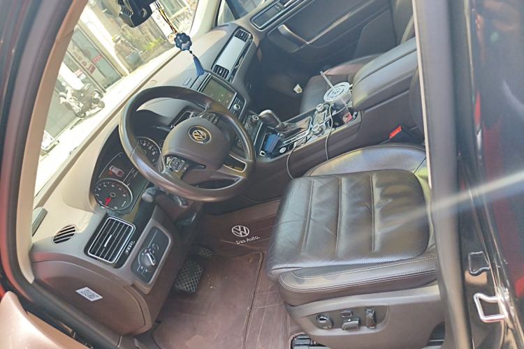 Used Volkswagen Touareg 2018 3.0 TSI Glory Collection Edition Left Front Seat