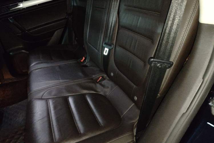 Used Volkswagen Touareg 2018 3.0 TSI Glory Collection Edition Left Rear Seat