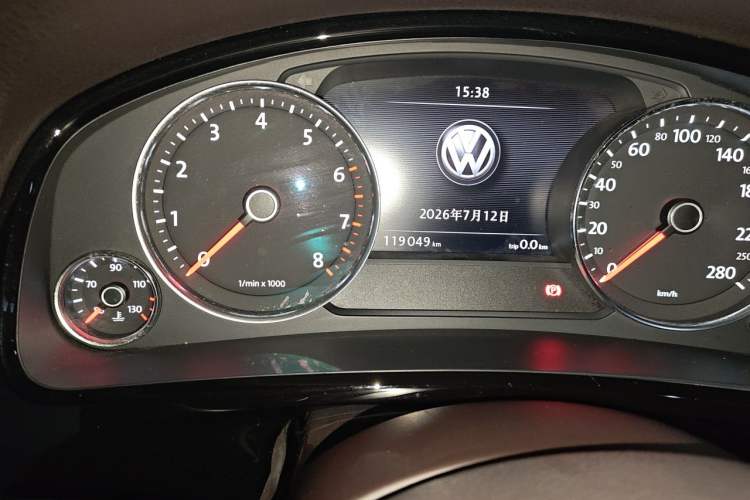 Used Volkswagen Touareg 2018 3.0 TSI Glory Collection Edition Odometer Close Up