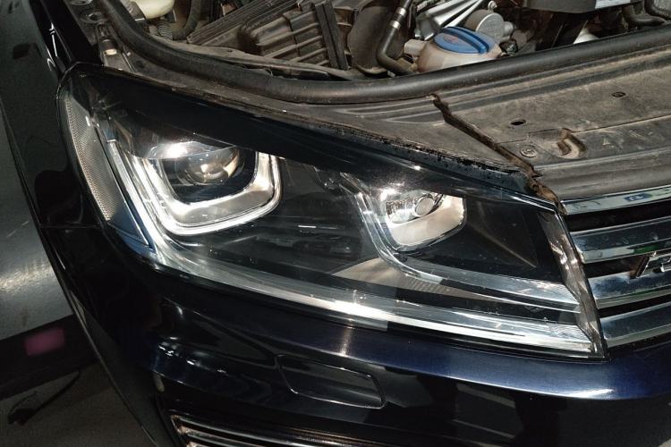 Used Volkswagen Touareg 2018 3.0 TSI Glory Collection Edition Right Front Headlight