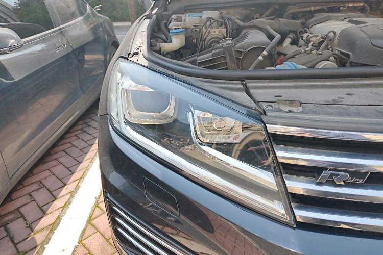 Used Volkswagen Touareg 2018 3.0 TSI Glory Collection Edition Right Front Headlight