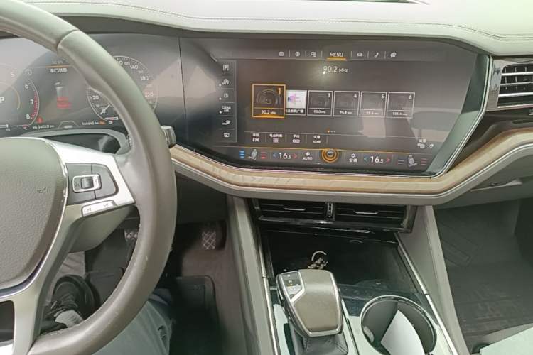 Used Volkswagen Touareg 2019 3.0 TSI RuiFeng Edition China V Standard Audio And AC Panel