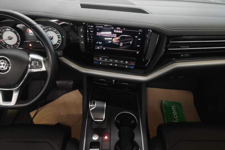 Used Volkswagen Touareg 2019 2.0 TSI Flagship Edition China VI Audio And AC Panel