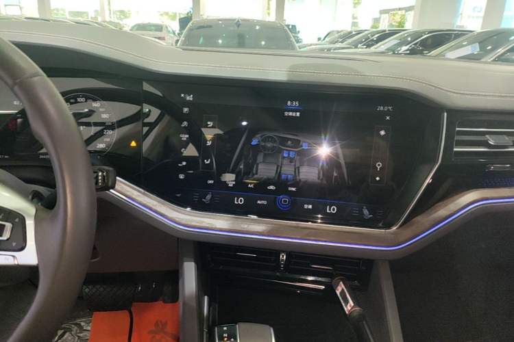 Used Volkswagen Touareg 2019 3.0 TSI RuiFeng Edition China VI Standard Audio And AC Panel