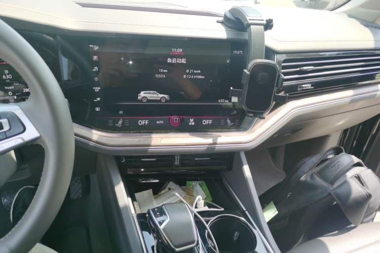 Used Volkswagen Touareg 2019 2.0TSI Ruiyi Edition China VI Standard Audio And AC Panel