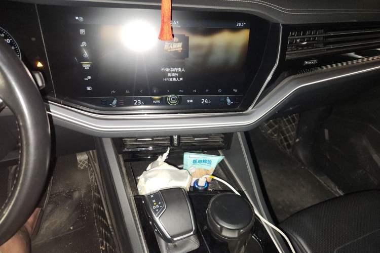 Used Volkswagen Touareg 2019 2.0TSI Ruiyi Edition China VI Standard Audio And AC Panel