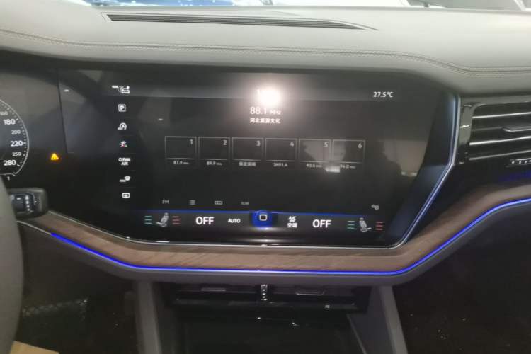 Used Volkswagen Touareg 2019 3.0 TSI RuiFeng Edition China VI Standard Audio And AC Panel