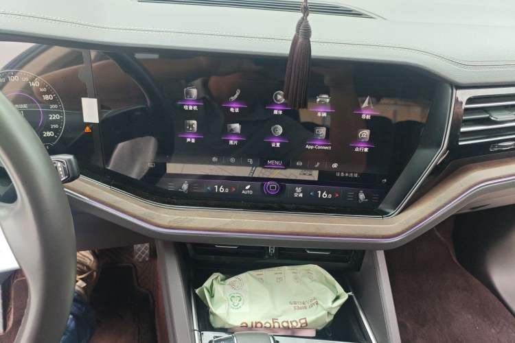 Used Volkswagen Touareg 2019 2.0TSI Ruiyi Edition China VI Standard Audio And AC Panel