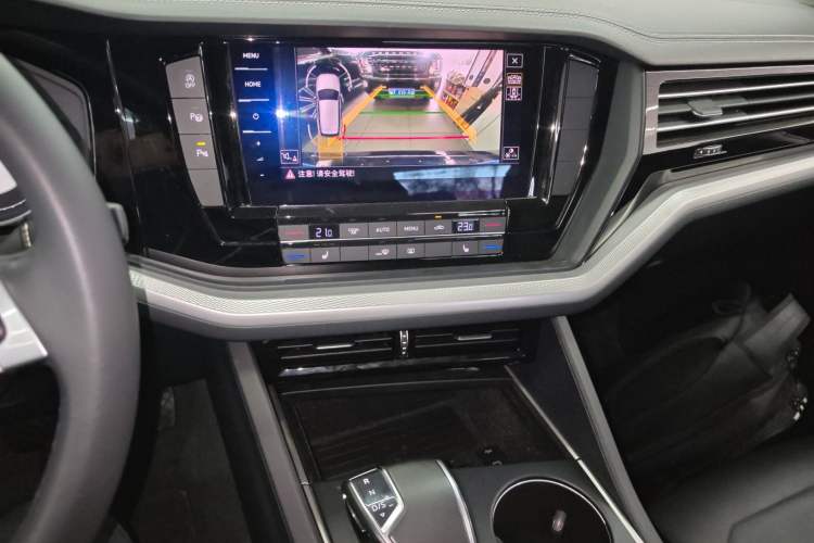 Used Volkswagen Touareg 2019 2.0 TSI Flagship Edition China VI Audio And AC Panel