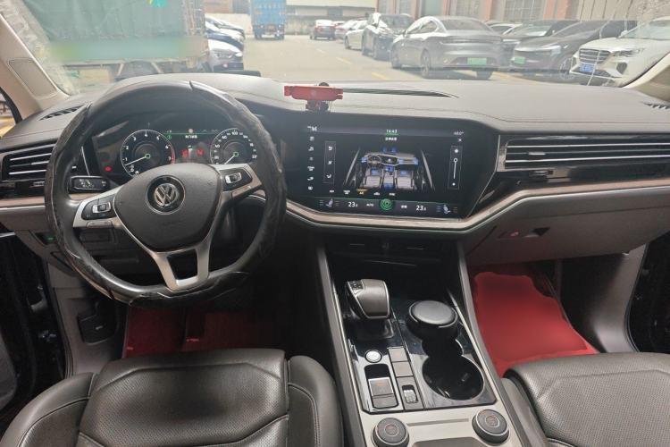 Used Volkswagen Touareg 2019 3.0 TSI RuiFeng Edition China V Standard Center Console