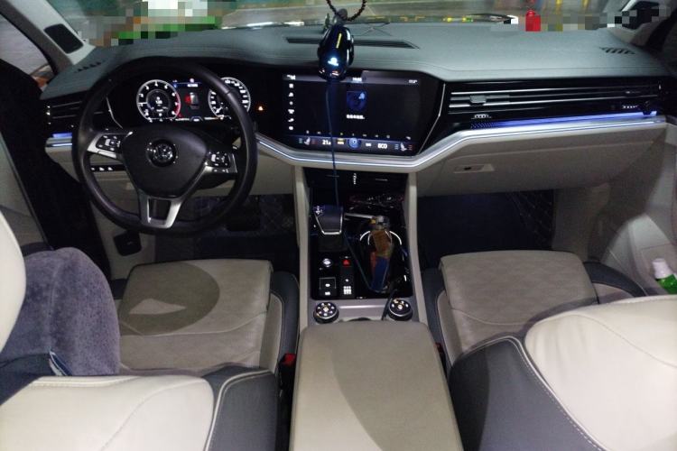 Used Volkswagen Touareg 2019 3.0 TSI Prestige Version China VI Standard Center Console
