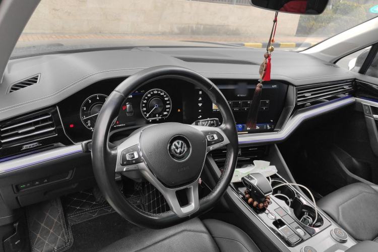 Used Volkswagen Touareg 2019 2.0TSI Ruiyi Edition China VI Standard Center Console