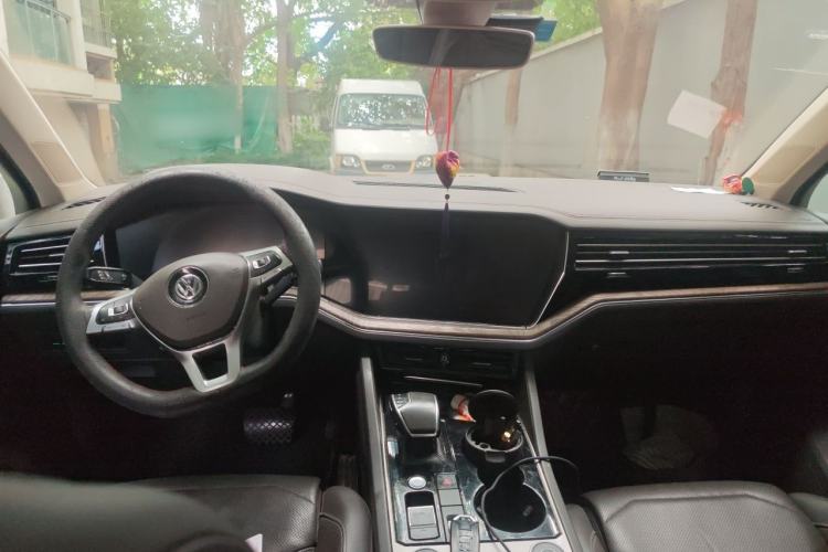 Used Volkswagen Touareg 2019 3.0 TSI RuiFeng Edition China V Standard Center Console