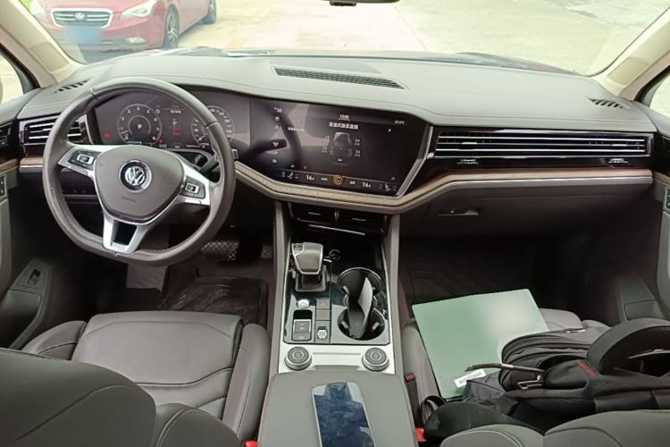 Used Volkswagen Touareg 2019 3.0 TSI RuiFeng Edition China V Standard Center Console