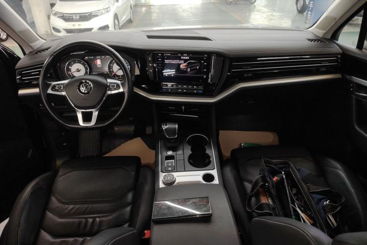 Used Volkswagen Touareg 2019 2.0 TSI Flagship Edition China VI Center Console