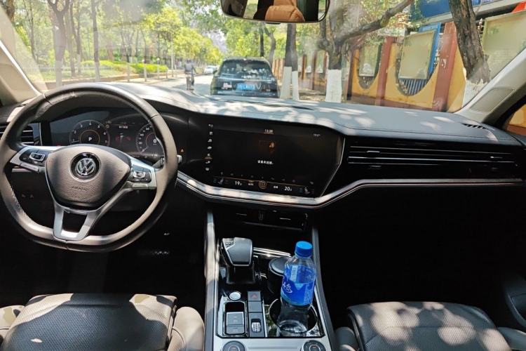 Used Volkswagen Touareg 2019 2.0 TSI Ruiyi Edition China V Standard Center Console