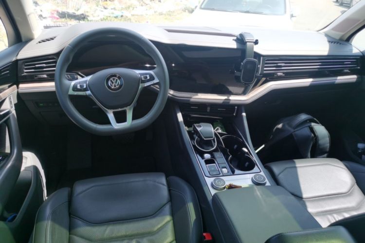 Used Volkswagen Touareg 2019 2.0TSI Ruiyi Edition China VI Standard Center Console