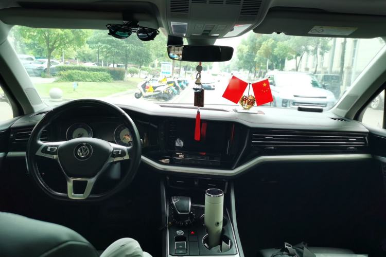 Used Volkswagen Touareg 2019 2.0TSI Ruiyi Edition China VI Standard Center Console