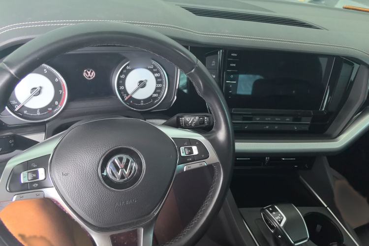 Used Volkswagen Touareg 2019 2.0 TSI Flagship Edition China VI Center Console