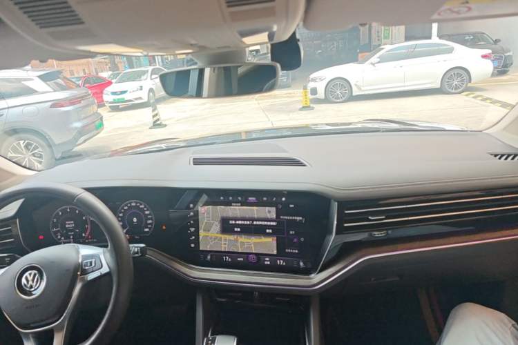 Used Volkswagen Touareg 2019 3.0 TSI RuiFeng Edition China VI Standard Center Console