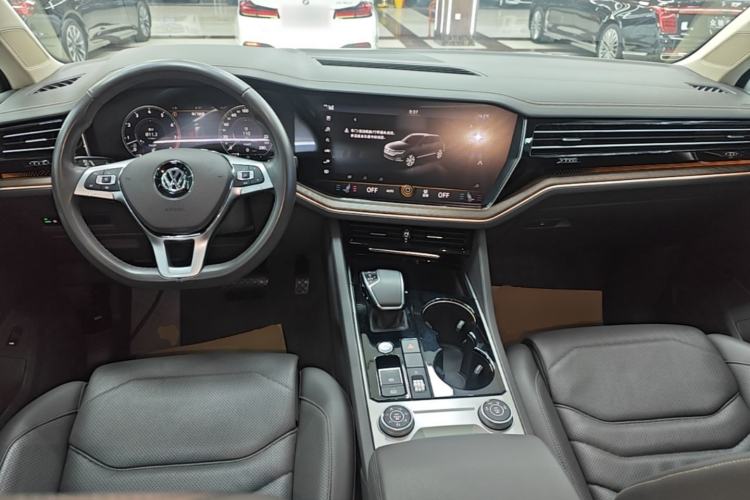 Used Volkswagen Touareg 2019 3.0 TSI RuiFeng Edition China VI Standard Center Console