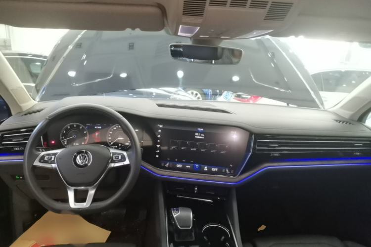 Used Volkswagen Touareg 2019 3.0 TSI RuiFeng Edition China VI Standard Center Console