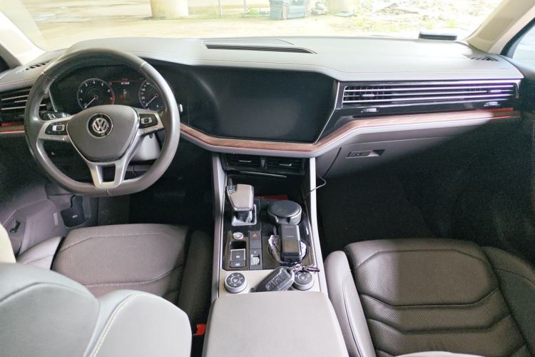 Used Volkswagen Touareg 2019 2.0TSI Ruiyi Edition China VI Standard Center Console