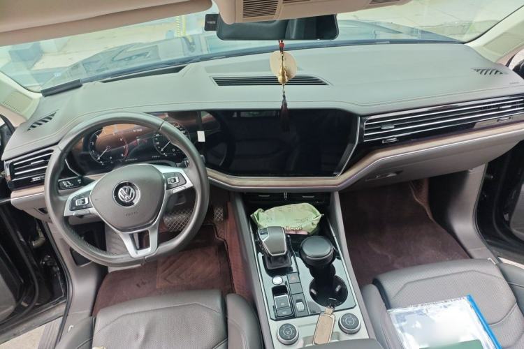 Used Volkswagen Touareg 2019 2.0TSI Ruiyi Edition China VI Standard Center Console