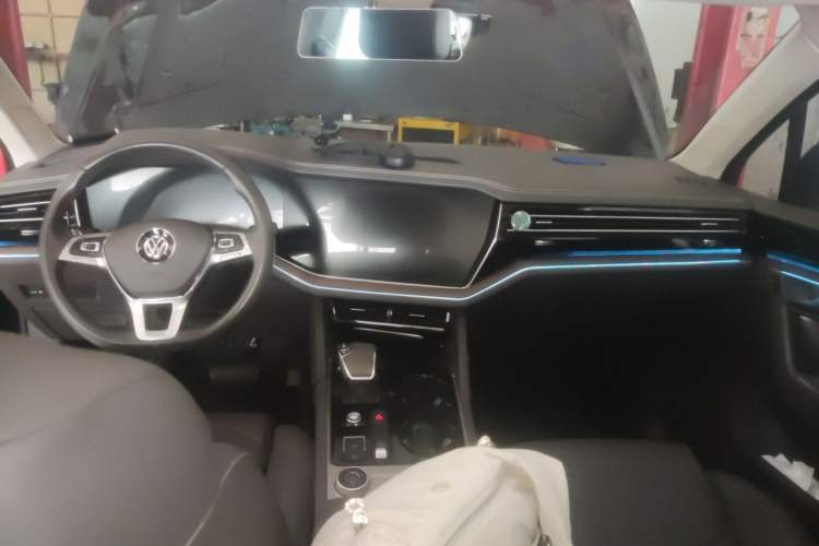 Used Volkswagen Touareg 2019 2.0 TSI Ruiyi Edition China V Standard Center Console