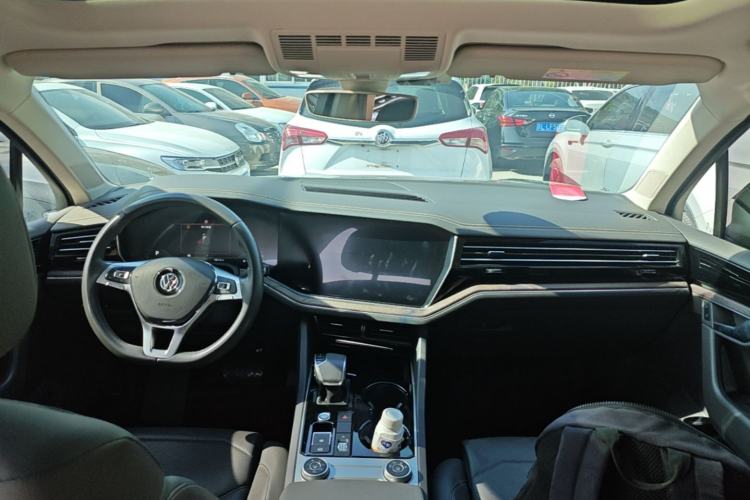 Used Volkswagen Touareg 2019 3.0 TSI RuiFeng Edition China VI Standard Center Console