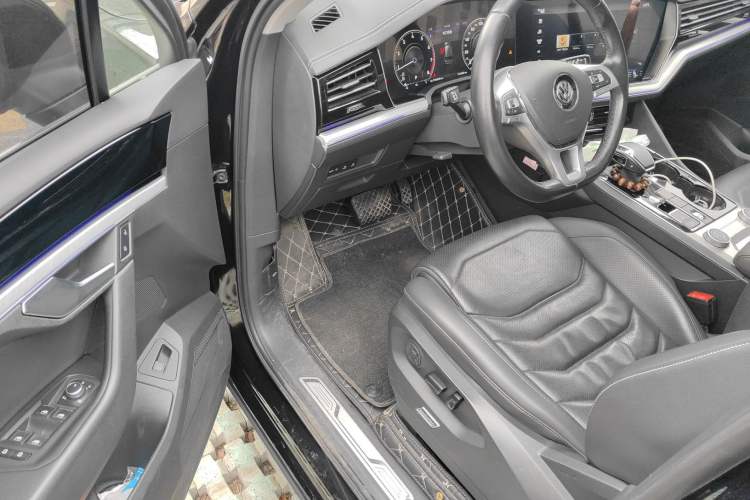 Used Volkswagen Touareg 2019 2.0TSI Ruiyi Edition China VI Standard Driver Seat