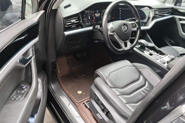 Used Volkswagen Touareg 2019 2.0TSI Ruiyi Edition China VI Standard Driver Seat