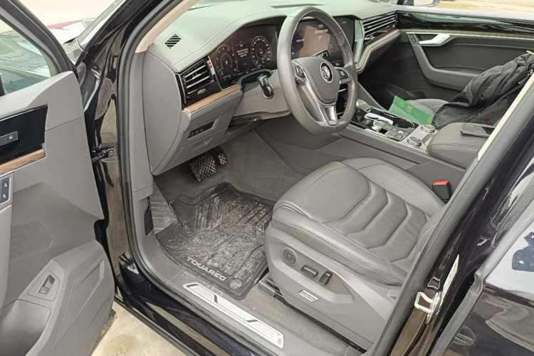 Used Volkswagen Touareg 2019 3.0 TSI RuiFeng Edition China V Standard Driver Seat