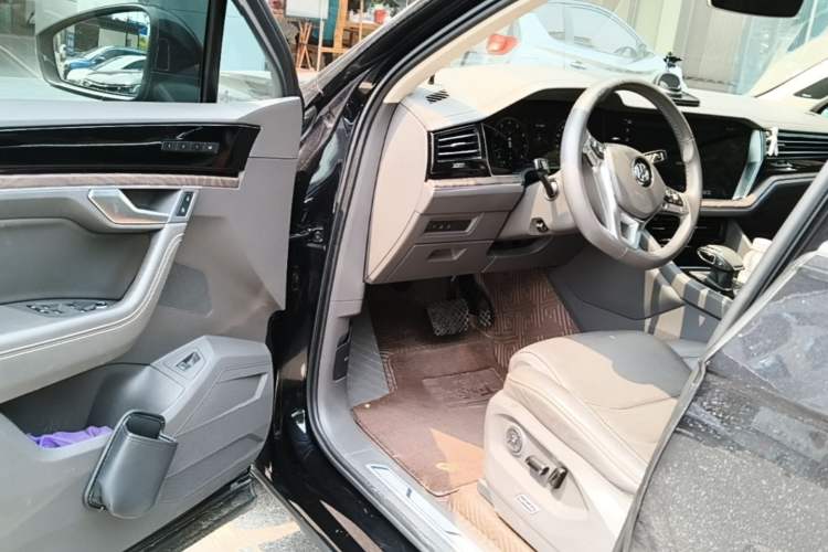 Used Volkswagen Touareg 2019 3.0 TSI Prestige Version China VI Standard Driver Seat