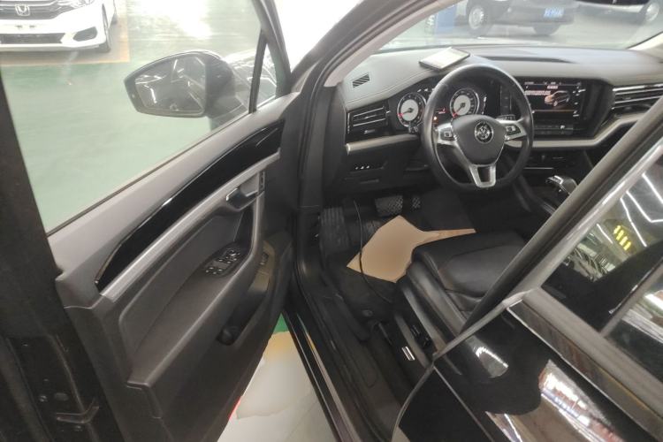 Used Volkswagen Touareg 2019 2.0 TSI Flagship Edition China VI Driver Seat