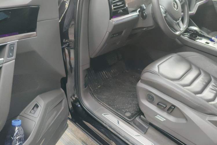Used Volkswagen Touareg 2019 2.0TSI Ruiyi Edition China VI Standard Driver Seat