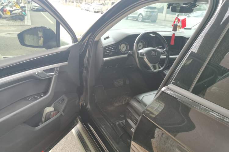 Used Volkswagen Touareg 2019 2.0TSI Ruiyi Edition China VI Standard Driver Seat