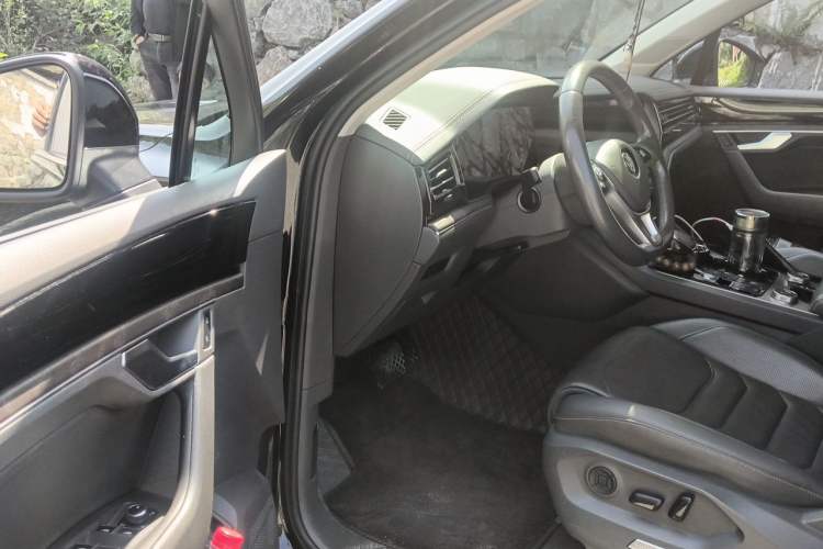 Used Volkswagen Touareg 2019 2.0 TSI Ruiyi Edition China V Standard Driver Seat