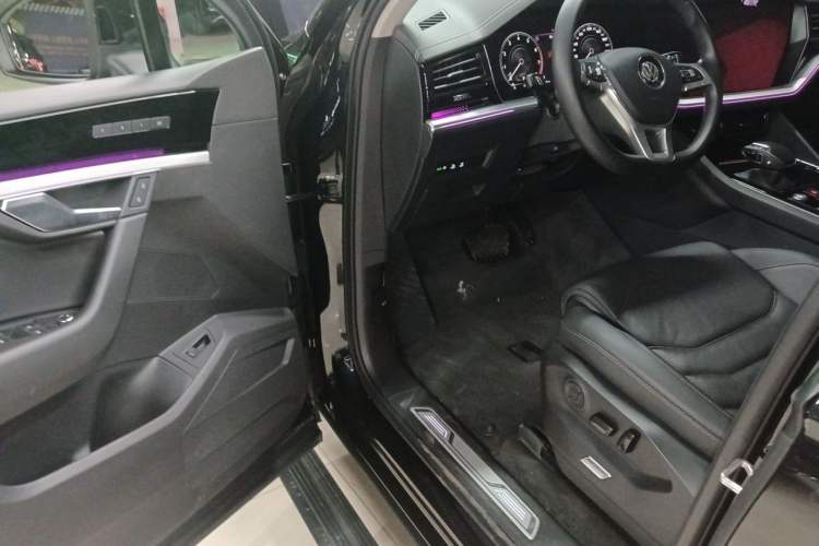 Used Volkswagen Touareg 2019 3.0 TSI RuiFeng Edition China V Standard Driver Seat