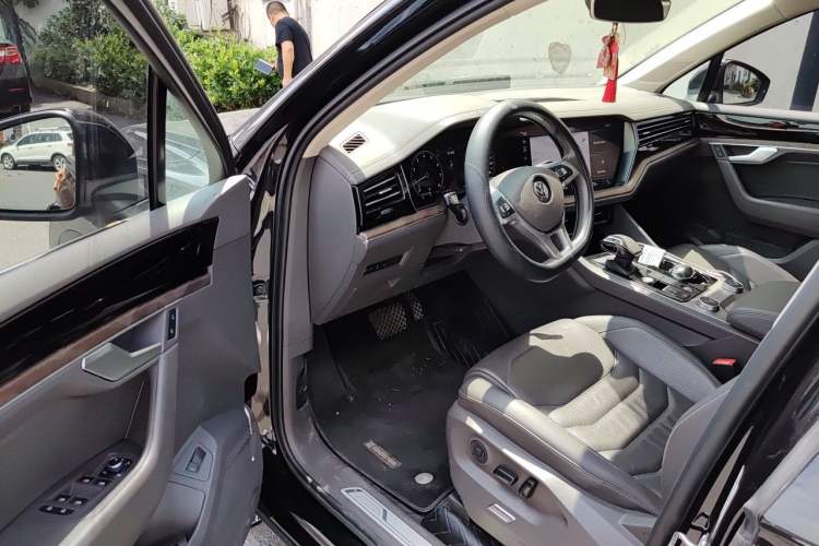 Used Volkswagen Touareg 2019 2.0TSI Ruiyi Edition China VI Standard Driver Seat
