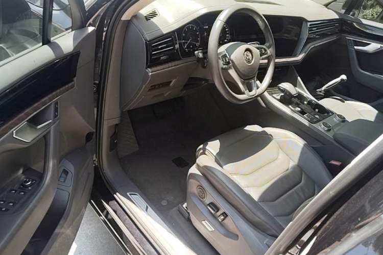 Used Volkswagen Touareg 2019 2.0TSI Ruiyi Edition China VI Standard Driver Seat