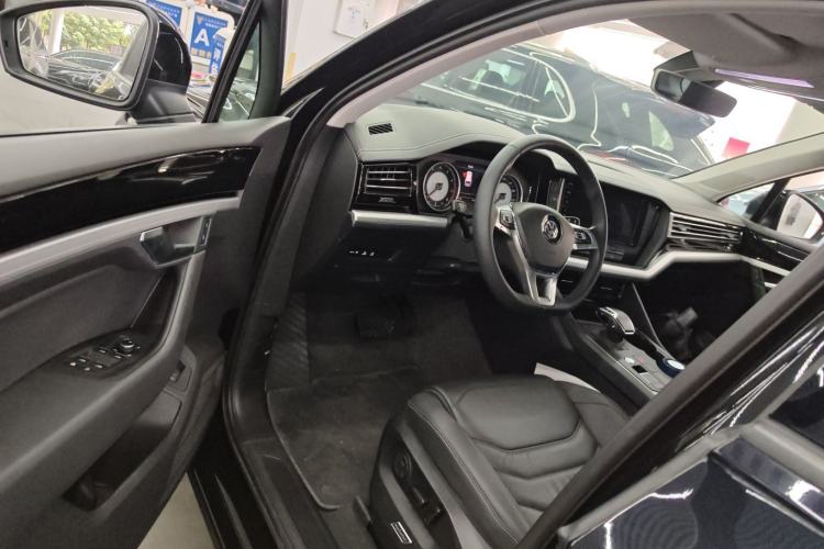 Used Volkswagen Touareg 2019 2.0 TSI Flagship Edition China VI Driver Seat