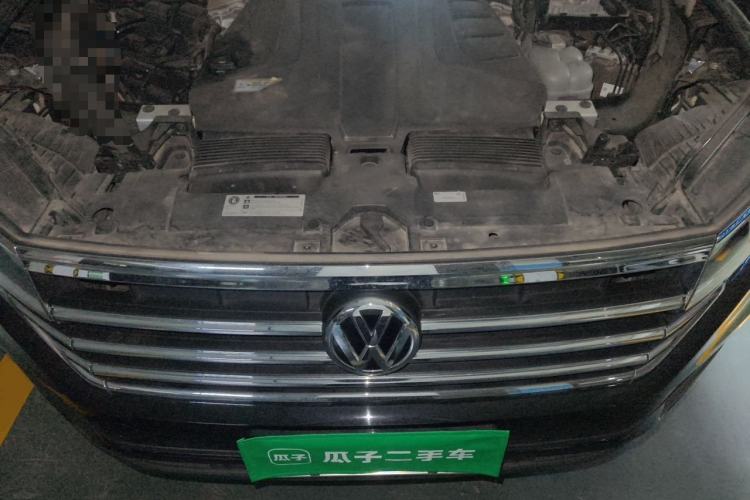 Used Volkswagen Touareg 2019 2.0 TSI Flagship Edition China VI Engine Bay