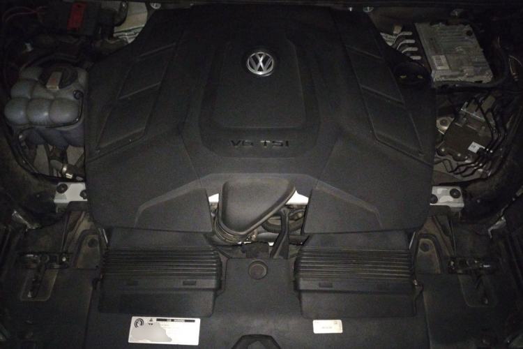 Used Volkswagen Touareg 2019 3.0 TSI Prestige Version China VI Standard Engine Bay