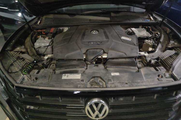 Used Volkswagen Touareg 2019 3.0 TSI Advanced Version China V Standard Engine Bay