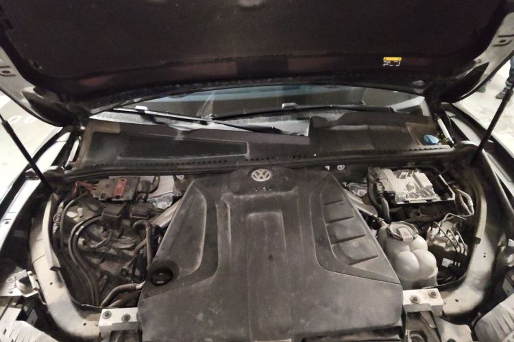 Used Volkswagen Touareg 2019 2.0 TSI Flagship Edition China VI Engine Bay