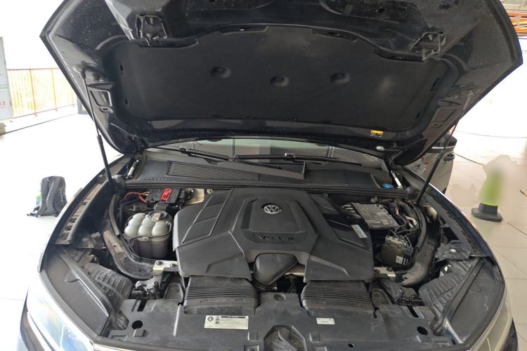 Used Volkswagen Touareg 2019 3.0 TSI RuiFeng Edition China VI Standard Engine Bay