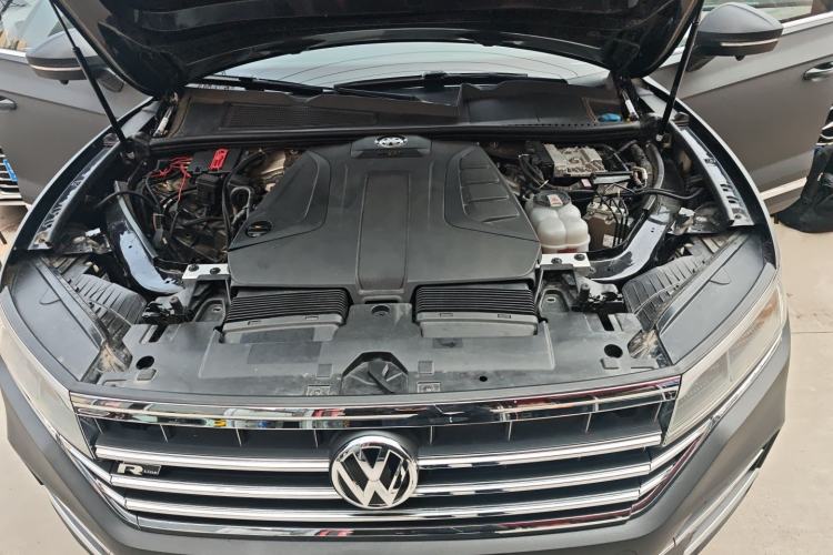 Used Volkswagen Touareg 2019 2.0TSI Ruiyi Edition China VI Standard Engine Bay