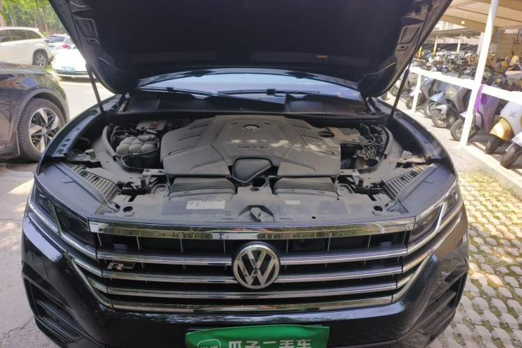 Used Volkswagen Touareg 2019 3.0 TSI Advanced Version China V Standard Engine Bay